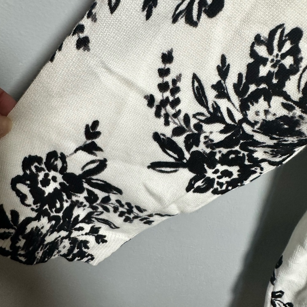 Croft & Barrow Women's White and Black Floral Cardigan Buttoned 3X - Picture 5 of 8